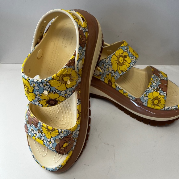 Iconic CROCS comfort Sandal - Picture 1 of 4